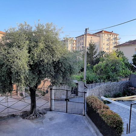 Casa Noemi, A Pochi Passi Dalle Spiagge E Dal Centro Di Arma Di Taggia. Exteriör bild