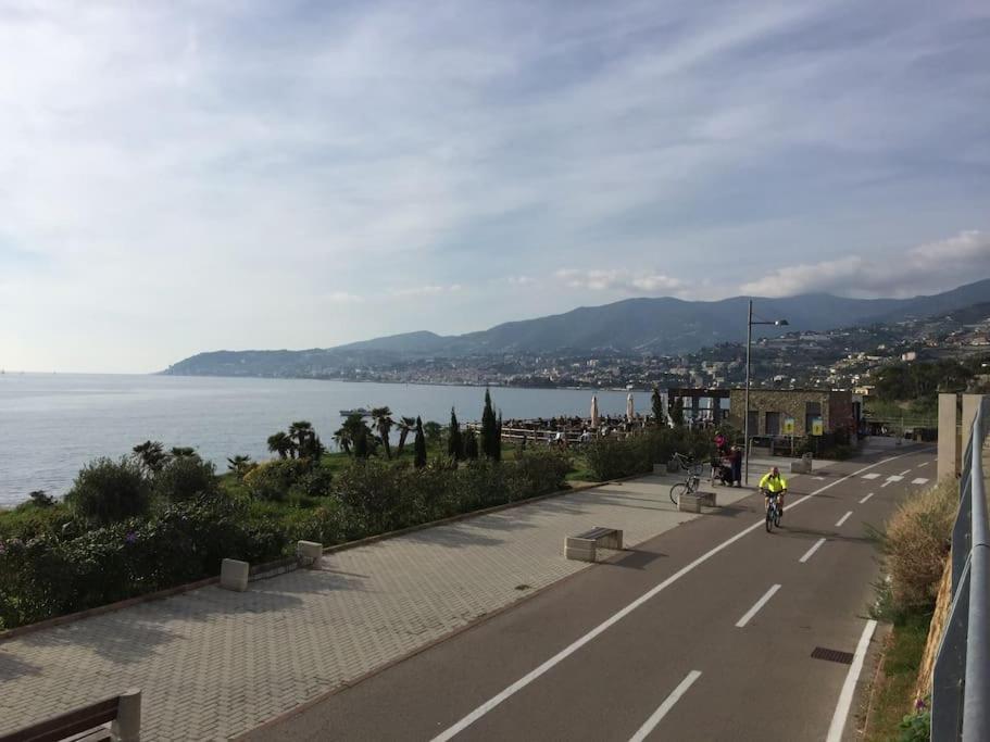 Casa Noemi, A Pochi Passi Dalle Spiagge E Dal Centro Di Arma Di Taggia. Exteriör bild